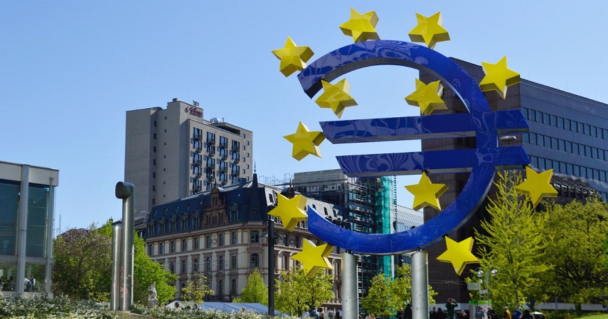 EÚ kráča vpred s kontroverzným, centrálne riadeným digitálnym eurom